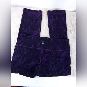 Great used condition Lululemon athletic wear. Saize 6